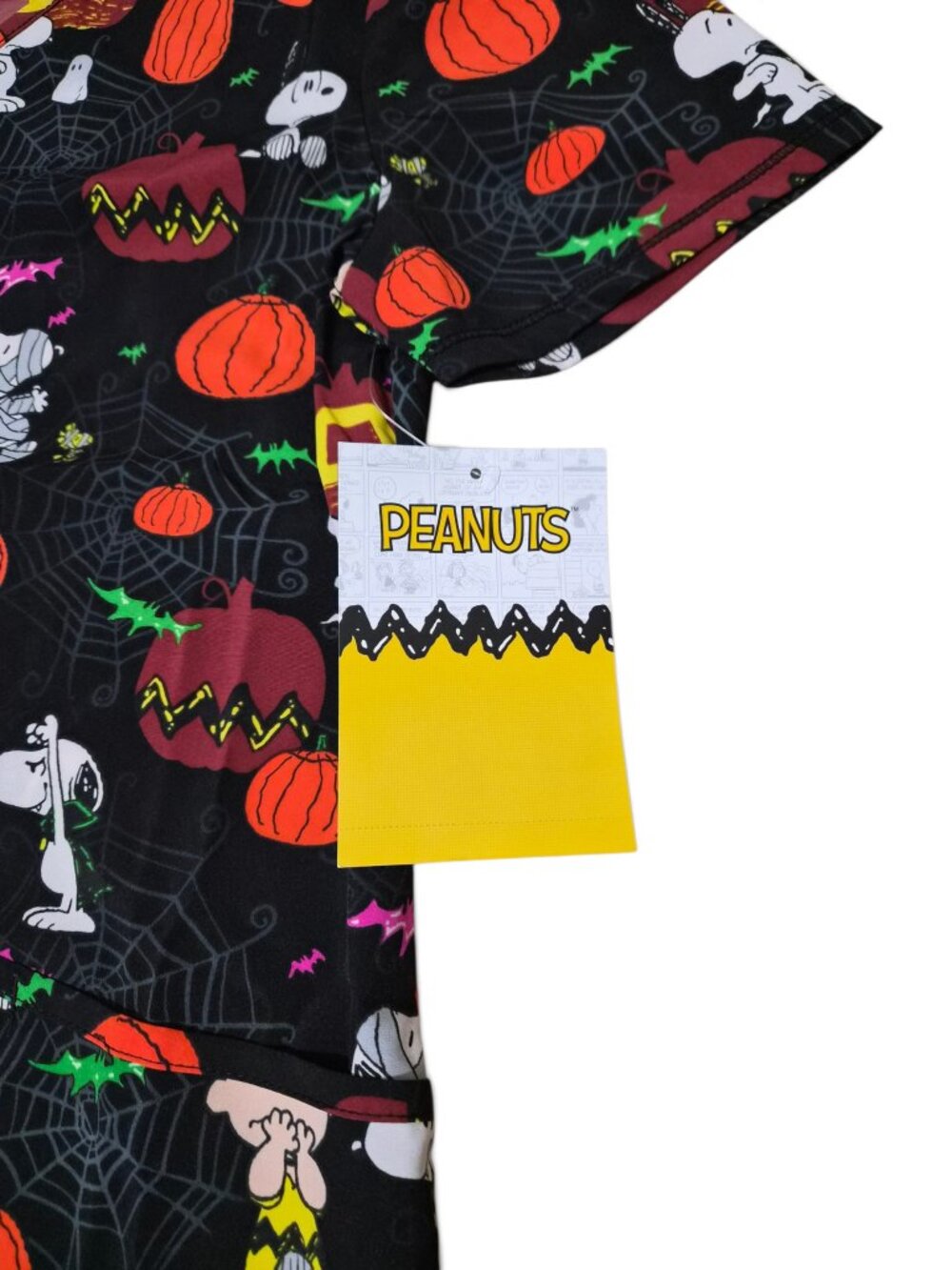 Womens V-Neck Scrub Top Peanuts Charlie Brown Spooky Snoopy Halloween Size S-3XL - Picture 4 of 8